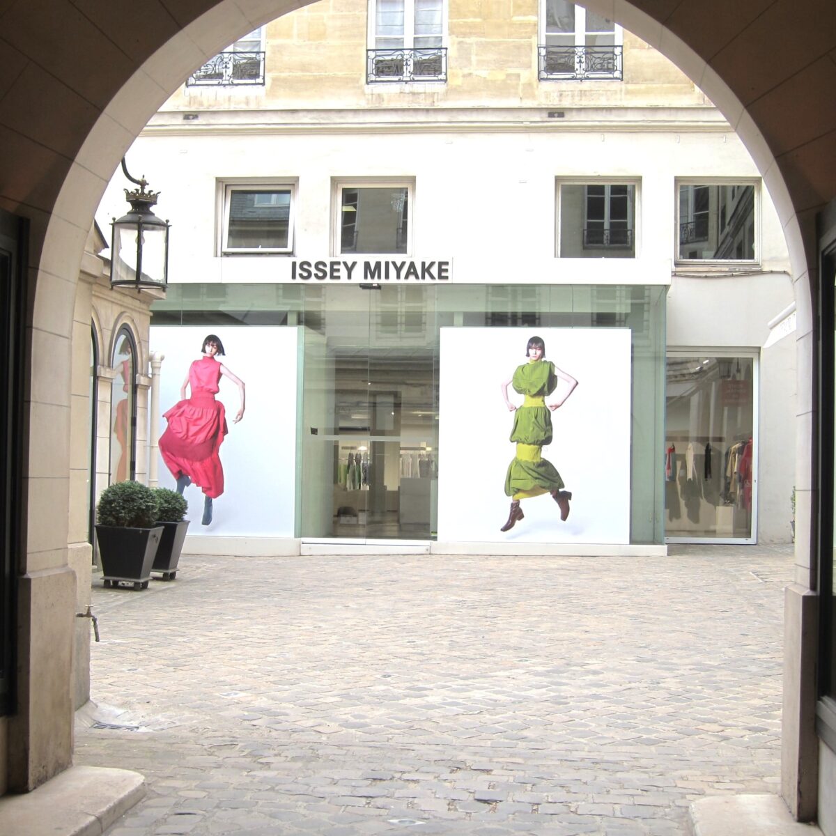 Ode aan Issey Miyake in Parijs